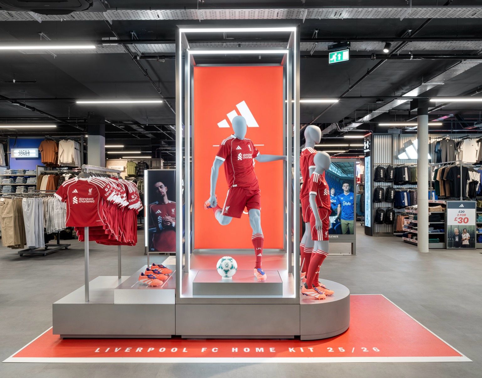 From Storefront to Screen: How Digital Signage Now Drives Retail Performance